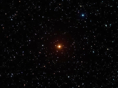 Estrella de Carbono "La Superba" fotografía de Noel Carboni y Greg Parker, elegida imagen astronómica del día de la NASA el 18 de diciembre de 2008